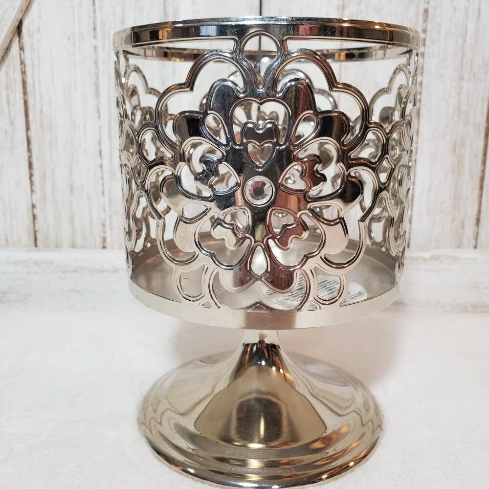 Bath & Body Works Flower Heart Gem Pedestal 3-Wick Candle Holder Sleeve